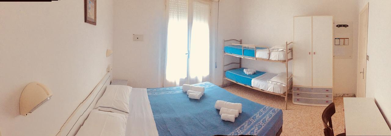 Urania Hotel Fogliano Marina Exterior photo