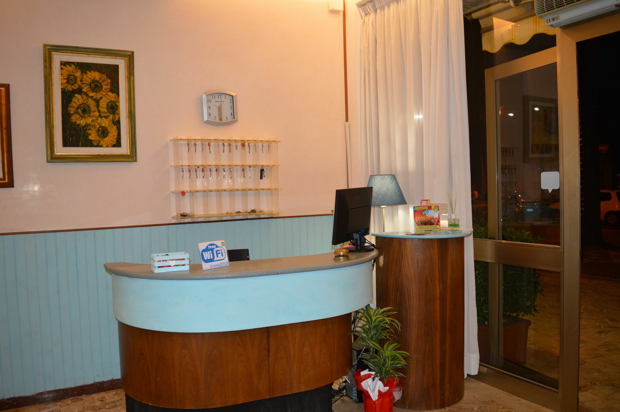 Urania Hotel Fogliano Marina Exterior photo