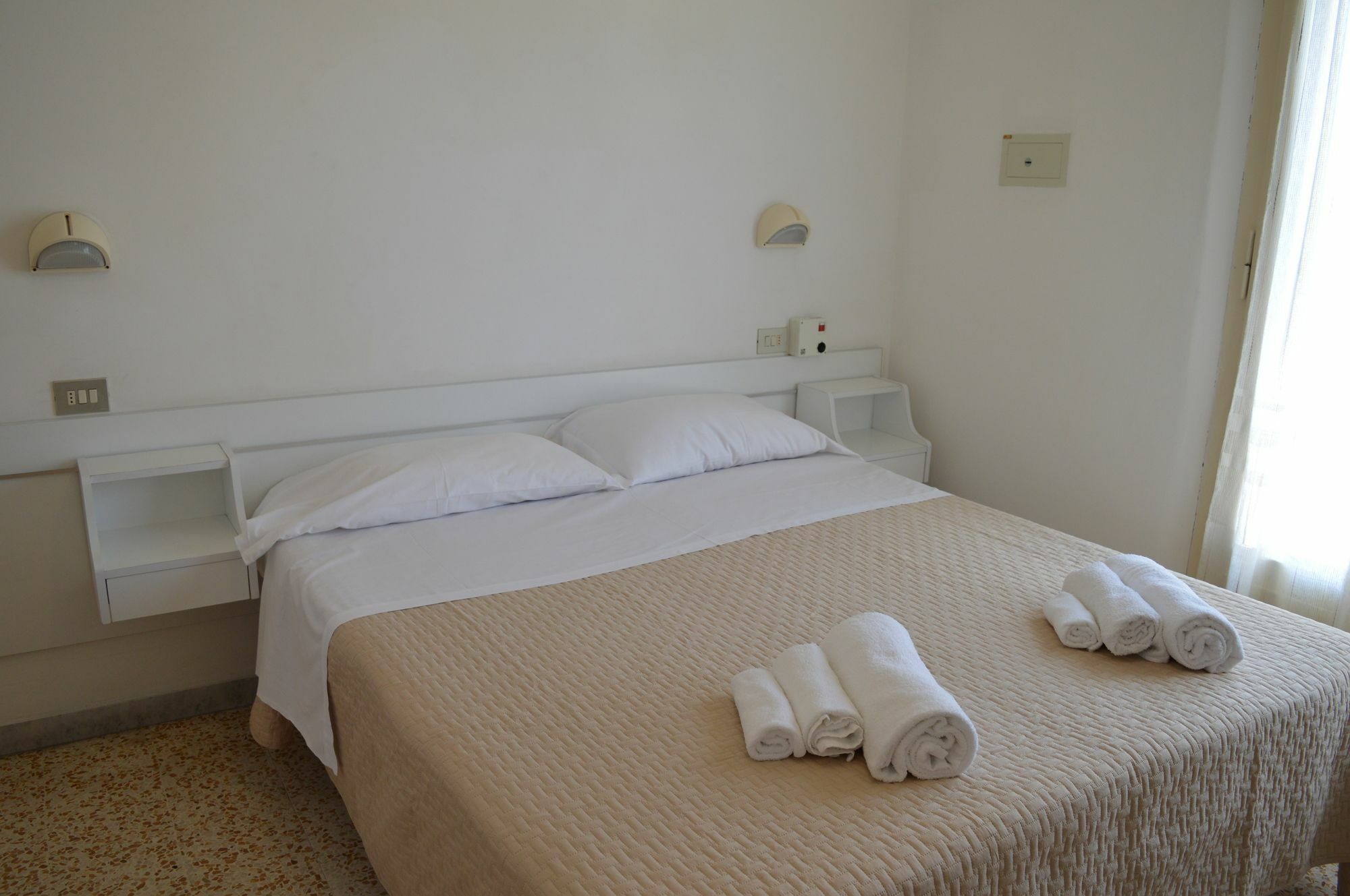 Urania Hotel Fogliano Marina Exterior photo